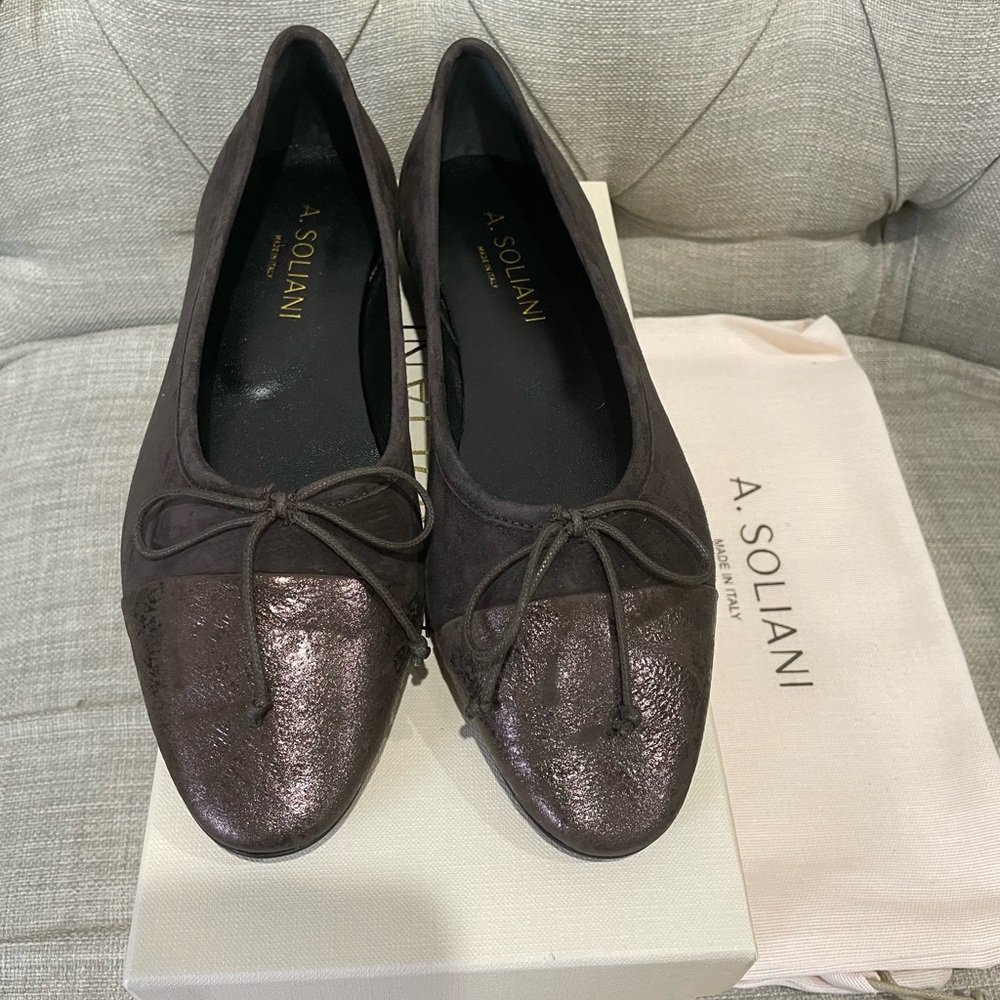 A. Soliani como chocolate rock brown suede flats size 37.5